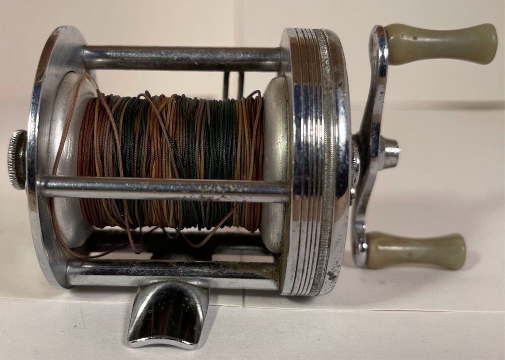 Bronson Lashless 1700 Casting Reel Made in USA Level Wind Vintage - Picture 5 of 5